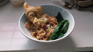 Mie gie (spicy 3) at Vegan Way Cafe in Probolinggo