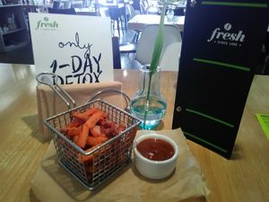 Sweet potato fries at REfresh in Moscow