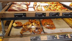 Vegan options listed with vegan label at Backstube Bergen in Bergen