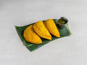 The three Amigos - Our hree crispy corn empanadas filled 
with refried frijoles, vegan cheese & jalapeños & jerk-spiced jackfruit.
 at Cocoloco in Bournemouth