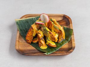 Salsa papa Wedges
Seasoned potato wedges topped with chipotle mayo, chimichurri and Monterey-style cheese sauce at Cocoloco in Bournemouth