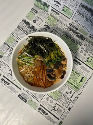 Ramen: fideos tipo ramen, zanahoria, champiñones, brócoli, coliflor, cebollín y alga nori.  at Vegan Clan in San Vicente De Tagua Tagua