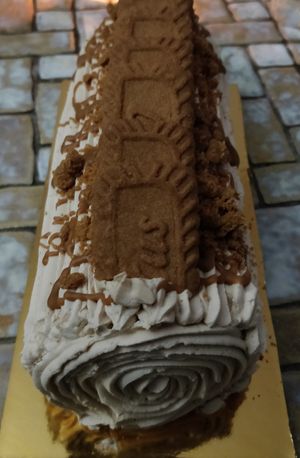 Yule log (vanilla and biscoff) at Fika Végane in Montreal