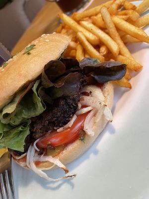 Beyond Meat Beast Burger  at Hirschbachstueberl in Lenggries