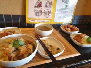 Have a big stomach if you order the chinese bowl at Saijiki - 咲璽季 in Osaka