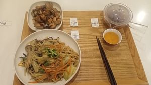Taiwanese style fried noodles, fried tofu and pot of tea at Saijiki - 咲璽季 in Osaka