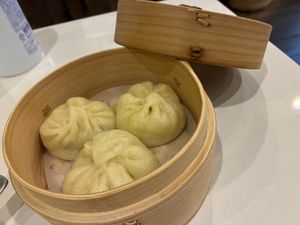 Steamed vegetable buns at Taiwan Vegan Yoichi in Osaka