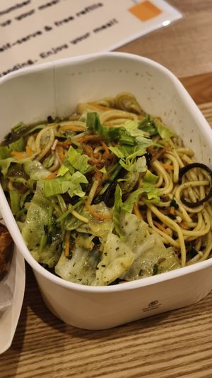 Yakisoba at TW Vegan Night Market in Osaka