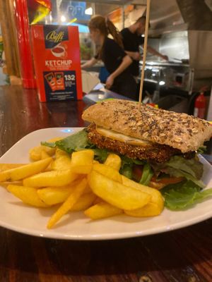 Pitoto vegano con hamburger fatto in casa at Pitoto Grill Pub in Paratico
