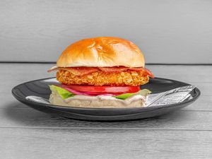 Burger crispy at Rúkula Vegan Food in Malaga