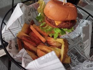 American classic burguer at Rúkula Vegan Food in Malaga