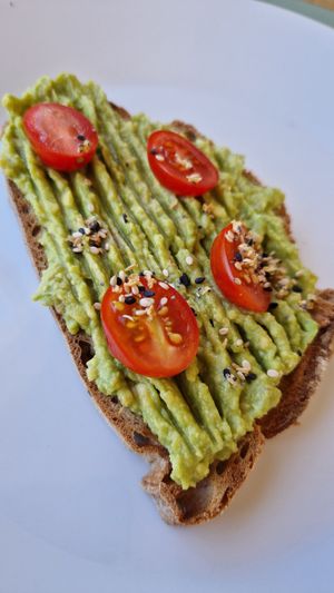 Toasted bread with avocado at Oásis da Lagoa in Vila Nova De Santo Andre