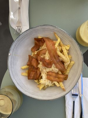 Dirty fries   at Oásis da Lagoa in Vila Nova De Santo Andre