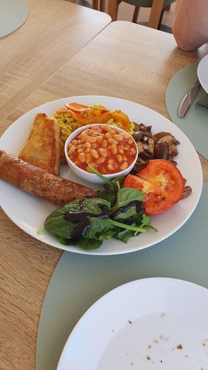 English breakfast at Oásis da Lagoa in Vila Nova De Santo Andre