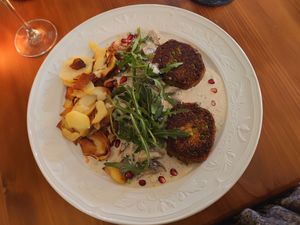 Quinoa Erbsen Pattys at Restaurant 7 Raben in Bad Duerkheim