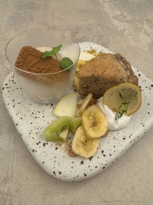 Banana cake & hojicha ice cream   at Cafe Gallery Sun 燦 in Kyoto