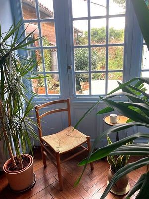 Cosy reading hook at Le Relais du Chien Bleu - Vegan B&B in the Lot Valley in Capdenac-gare