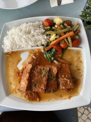 seitan steak with rice and veggies  at Café Paris  in Sintra