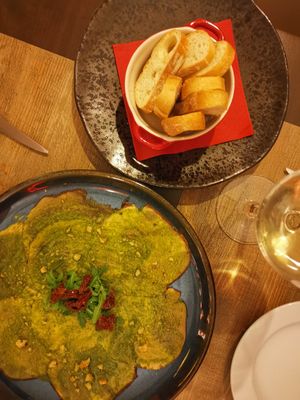 Carpaccio de cogumelos portobello at Essencia in Porto