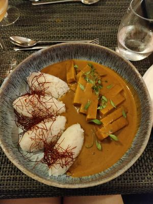 Tikka masala tempeh at Essencia in Porto