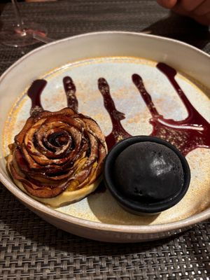 apple tart with black vanilla ice cream at Essencia in Porto