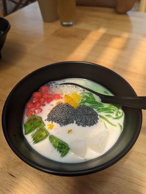 Chè with red rubies and mashed bean at Vivu Chè in Nha Trang