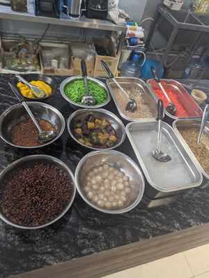 Chè ingredients at Vivu Chè in Nha Trang