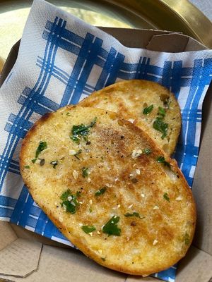 Vegan garlic bread at Rex's Bar at ECO River Camp in Radovljica