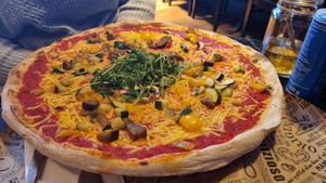 Pizza Vegetarina (mit veganem Pizzaschmelz) at L'Osteria - Künstlerhaus München in Munich