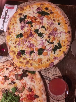 Seasonal pizza with pumpkin at L'Osteria - Künstlerhaus München in Munich