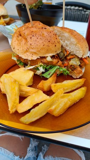 hamburguesa de lentejas con puerro caramelizado at Munda in Cordoba