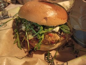 Brutale vagana at Mostaza Green Burger in Granada