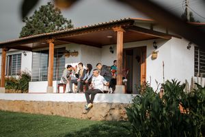 Con amigos disfrutando el amanecer  at Casa Madre Raiz  in Sotaquira