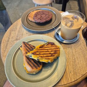 Coconut and chocolate cookies, eggplant-hummus sandwich, and oat lavender Latte at Verve Coffee - Kamakura Yukinoshita in Kamakura