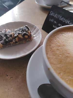 Veganer Snickers....so lecker at Nunu Mannheim in Mannheim