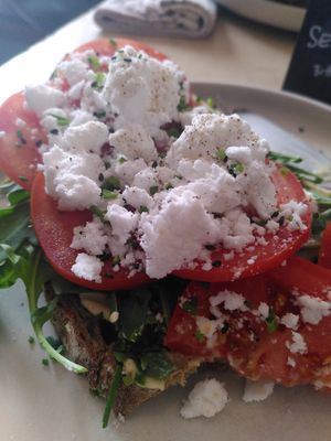 Tomatenwhich mit veganen Feta...mega at Nunu Mannheim in Mannheim
