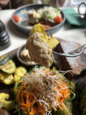 Cauliflower plus hummus  at Café Lumos in Cologne