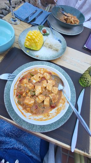 Tofu massaman and coconut mango sticky rice at Casa Lili in Teulada