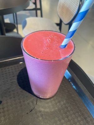 Berry smoothie at Veg Stop in Riga
