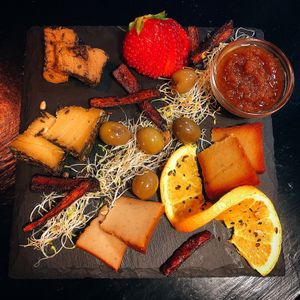 Vegan cheese platter at Manipura in Tenerife