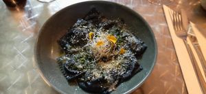 Schwarze Ravioli at Manipura in Tenerife