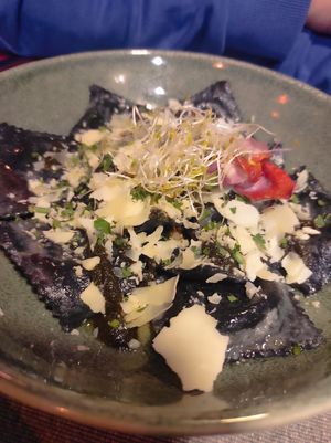 Raviolis de carbón at Manipura in Tenerife