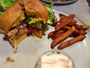 Pulled Jackfruit Burger at Manipura in Tenerife