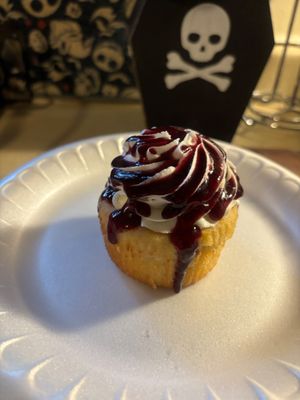 Jumbo lemon cupcake at Vampy Vegan in Bedford