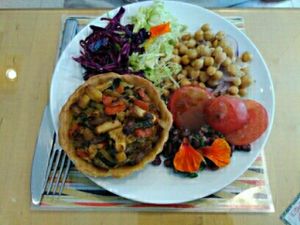 Prato do dia - quiche de legumes e tofu + salada at Quintal Bioshop in Porto