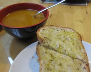Tofu sandwich & soup of the day at Quintal Bioshop in Porto