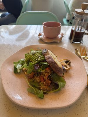 Avo toast with tofu #Veganuary at Azai Praia Lovers in Medellin