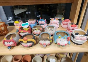 Flower pots at Hella Plants Market in Oakland