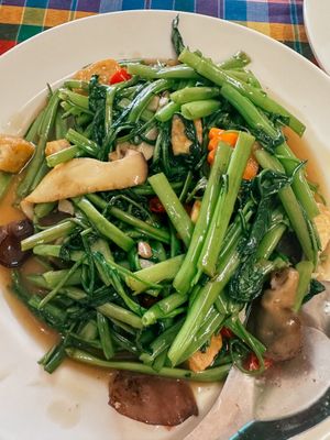Cooking class: Stir fried morning glory  at On's Thai Isaan in Kanchanaburi