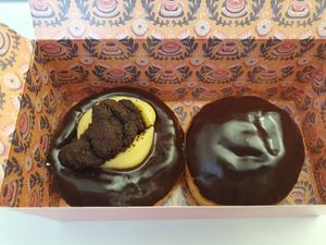 Russischer Zupfkuchen and Boston Creme at Brammibal's Donuts - Jungfernstieg in Hamburg